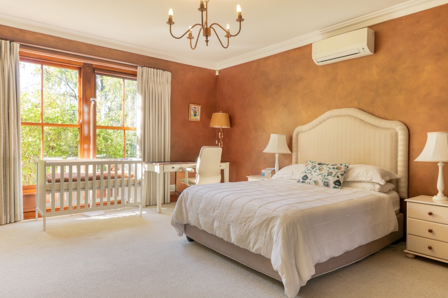 7 Bedroom Property for Sale in Zwaanswyk Western Cape